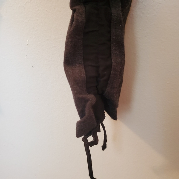 Victoria's Secret VSX Sport | Black Capri Legging - Picture 3 of 8